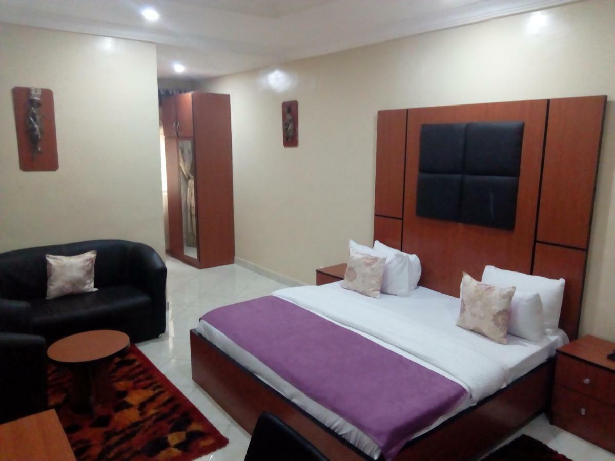 Limoh Suites Benin City Bagian luar foto