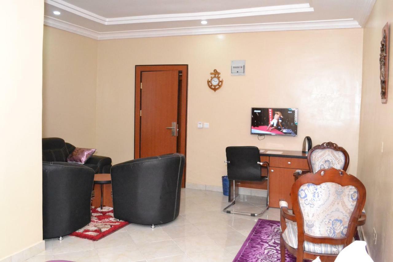 Limoh Suites Benin City Bagian luar foto