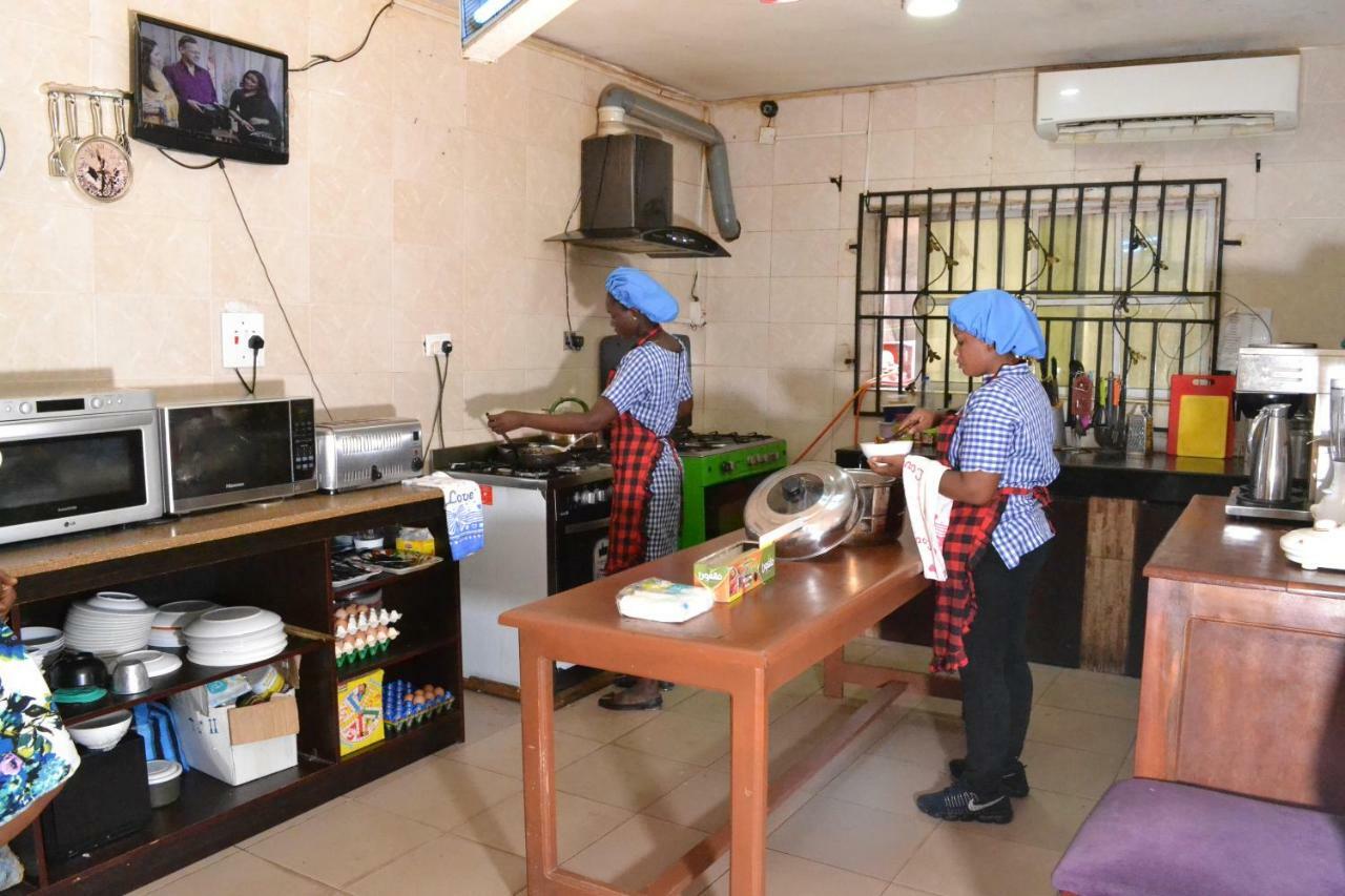 Limoh Suites Benin City Bagian luar foto