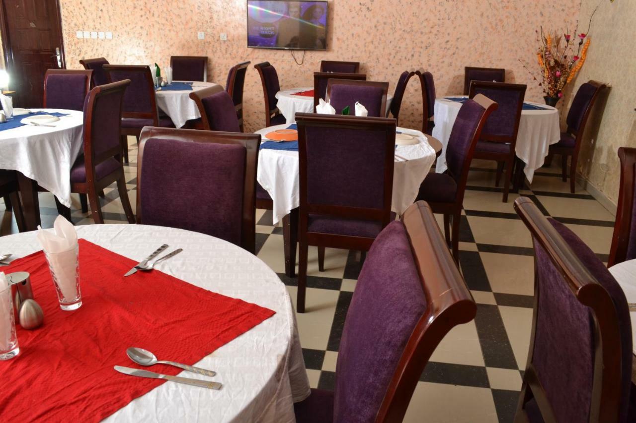 Limoh Suites Benin City Bagian luar foto