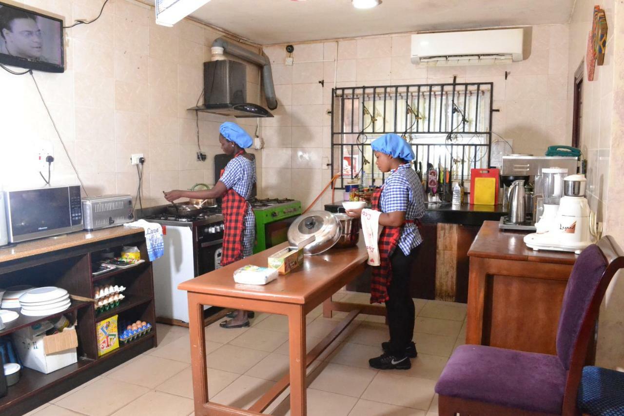 Limoh Suites Benin City Bagian luar foto