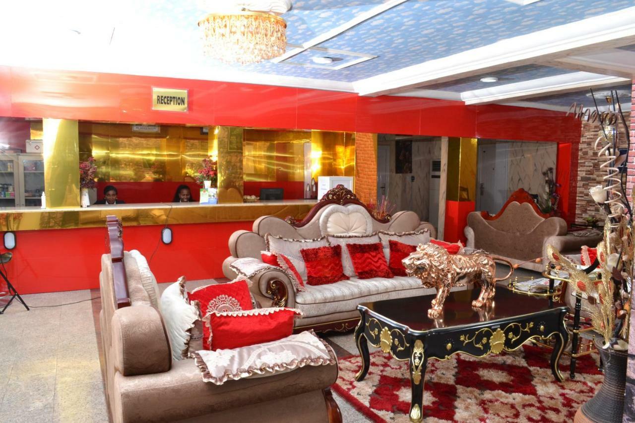 Limoh Suites Benin City Bagian luar foto