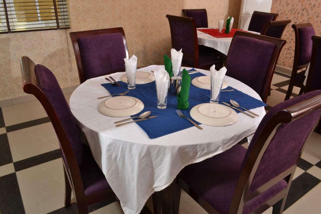 Limoh Suites Benin City Bagian luar foto