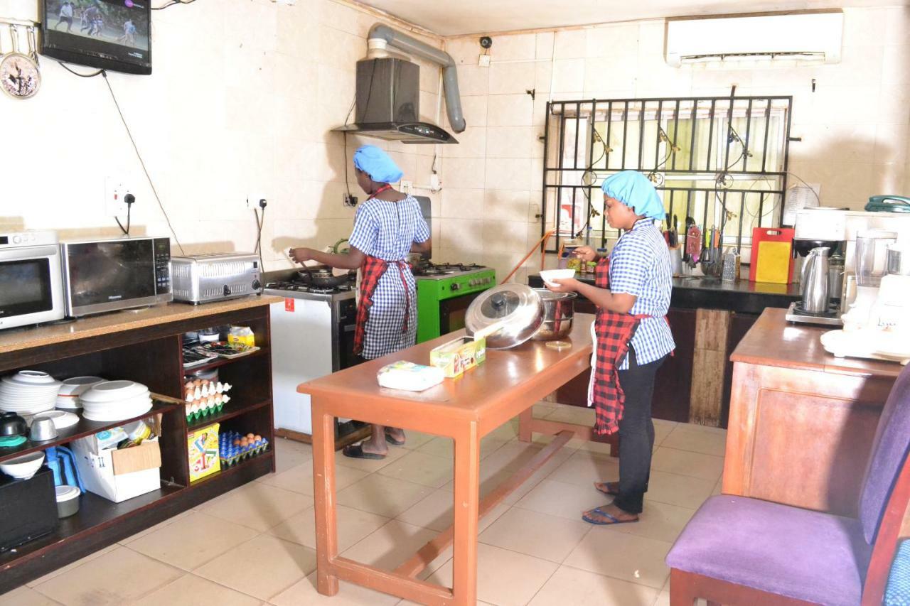 Limoh Suites Benin City Bagian luar foto