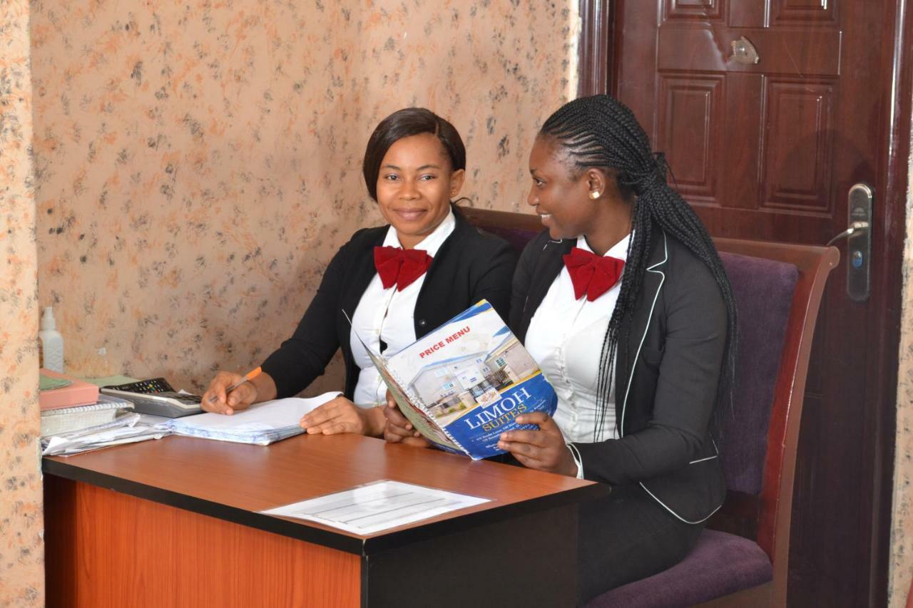 Limoh Suites Benin City Bagian luar foto