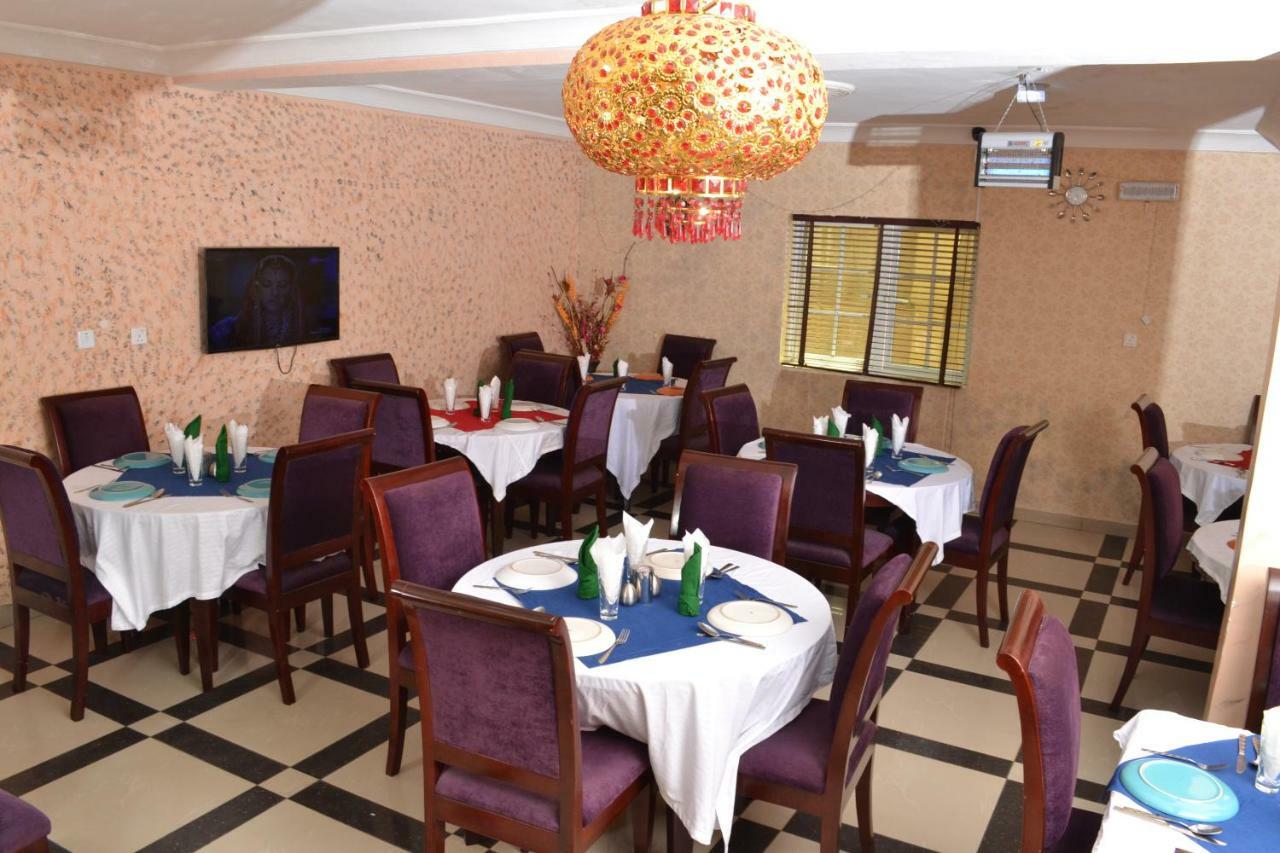 Limoh Suites Benin City Bagian luar foto