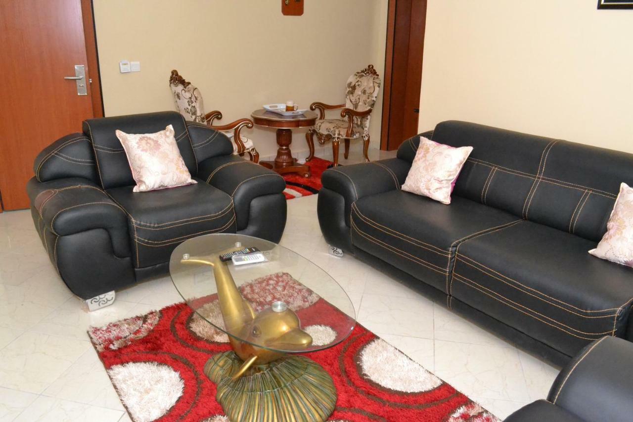 Limoh Suites Benin City Bagian luar foto