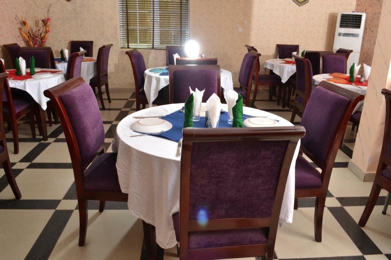 Limoh Suites Benin City Bagian luar foto