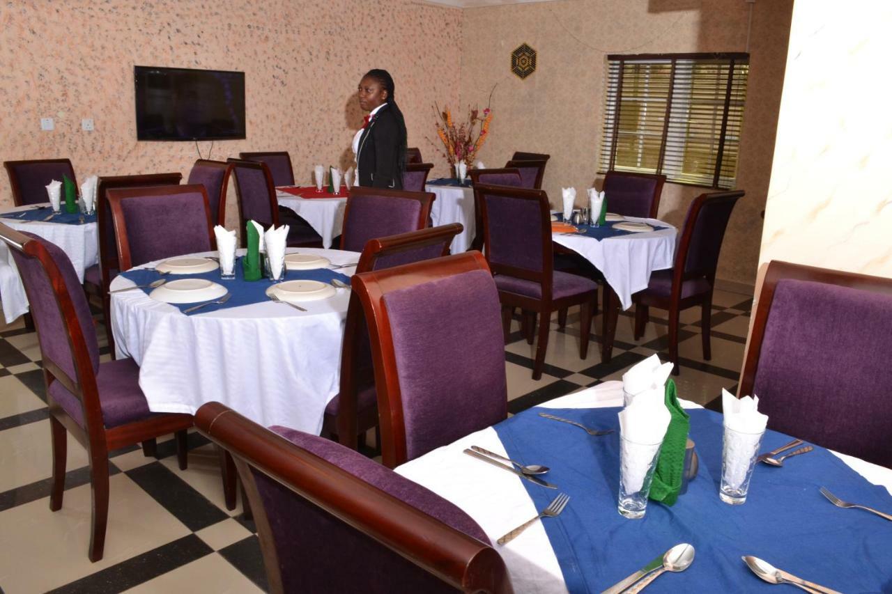 Limoh Suites Benin City Bagian luar foto