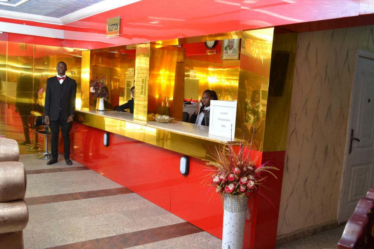 Limoh Suites Benin City Bagian luar foto