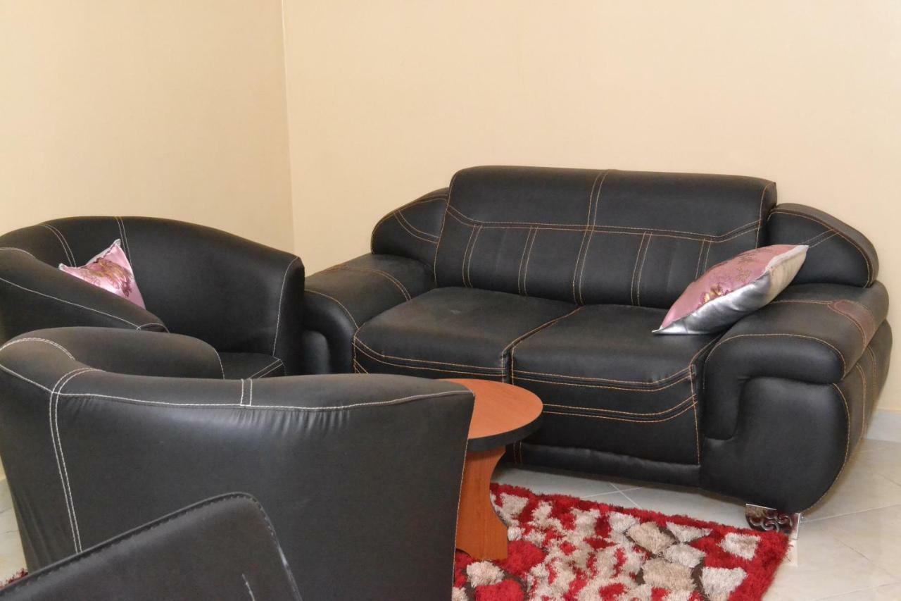 Limoh Suites Benin City Bagian luar foto