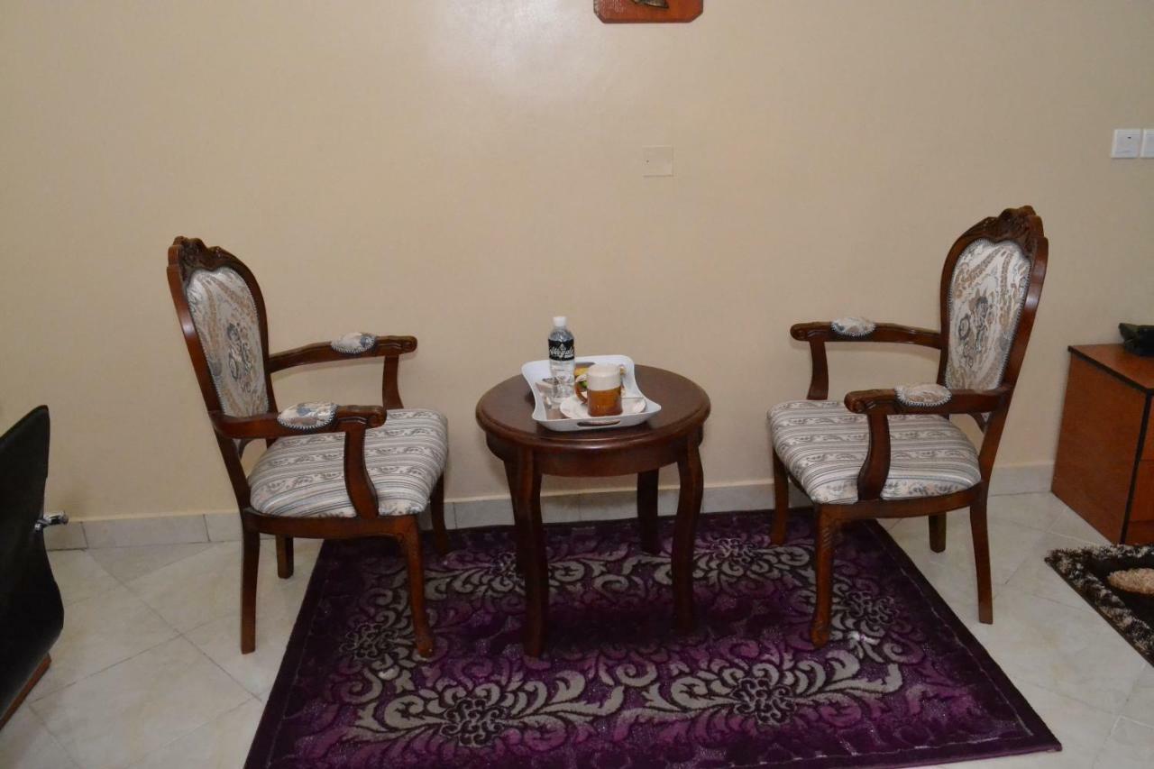 Limoh Suites Benin City Bagian luar foto