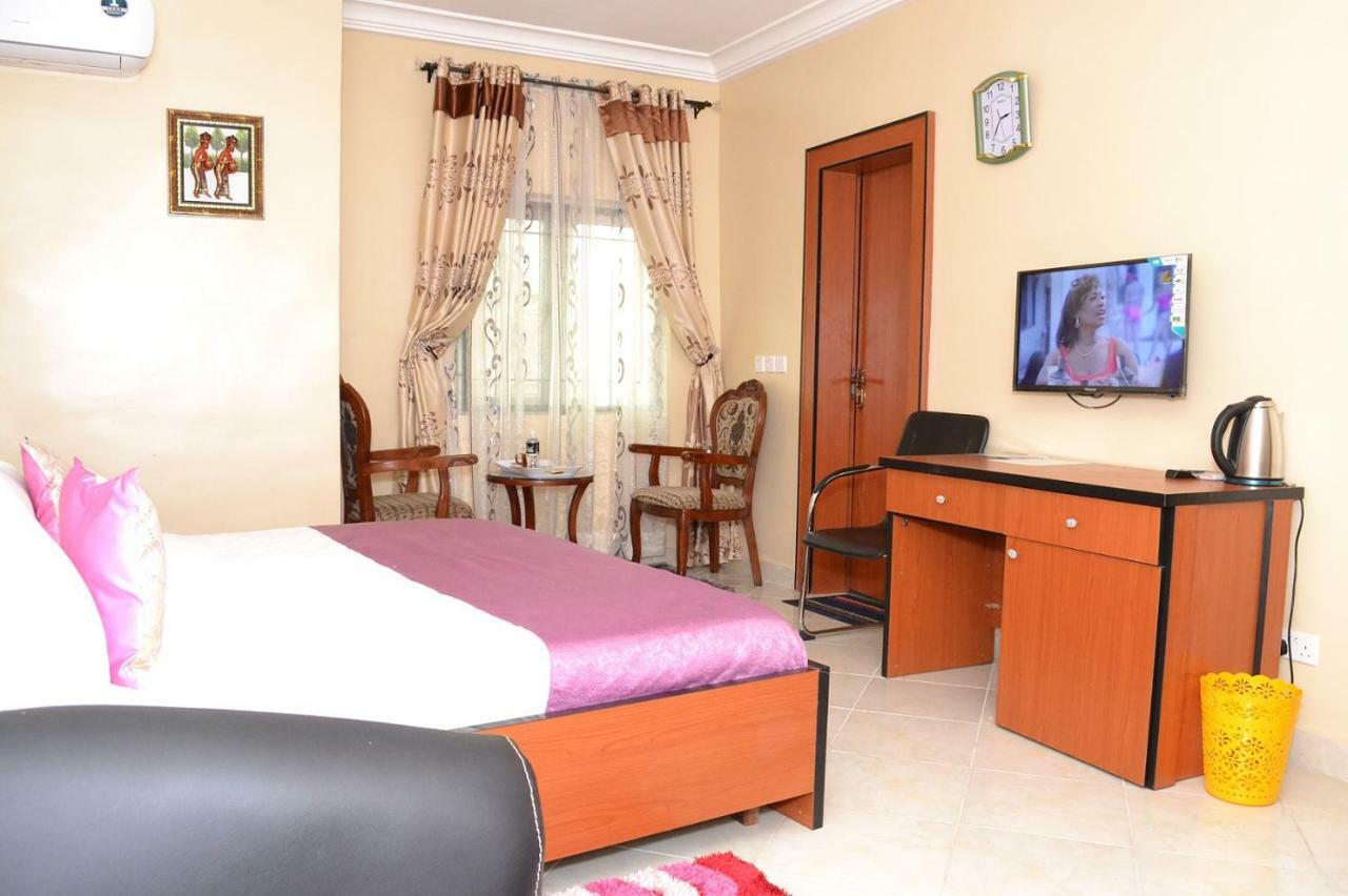Limoh Suites Benin City Bagian luar foto